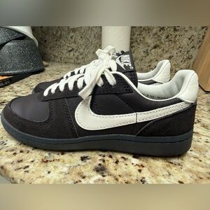 Nike Women’s field general velvet brown sail 7.5 NEW